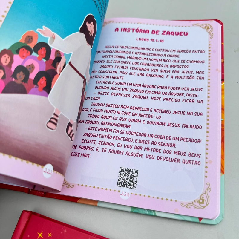 Biblia da Princesinha Com Ilustrações Capa Almofadada
